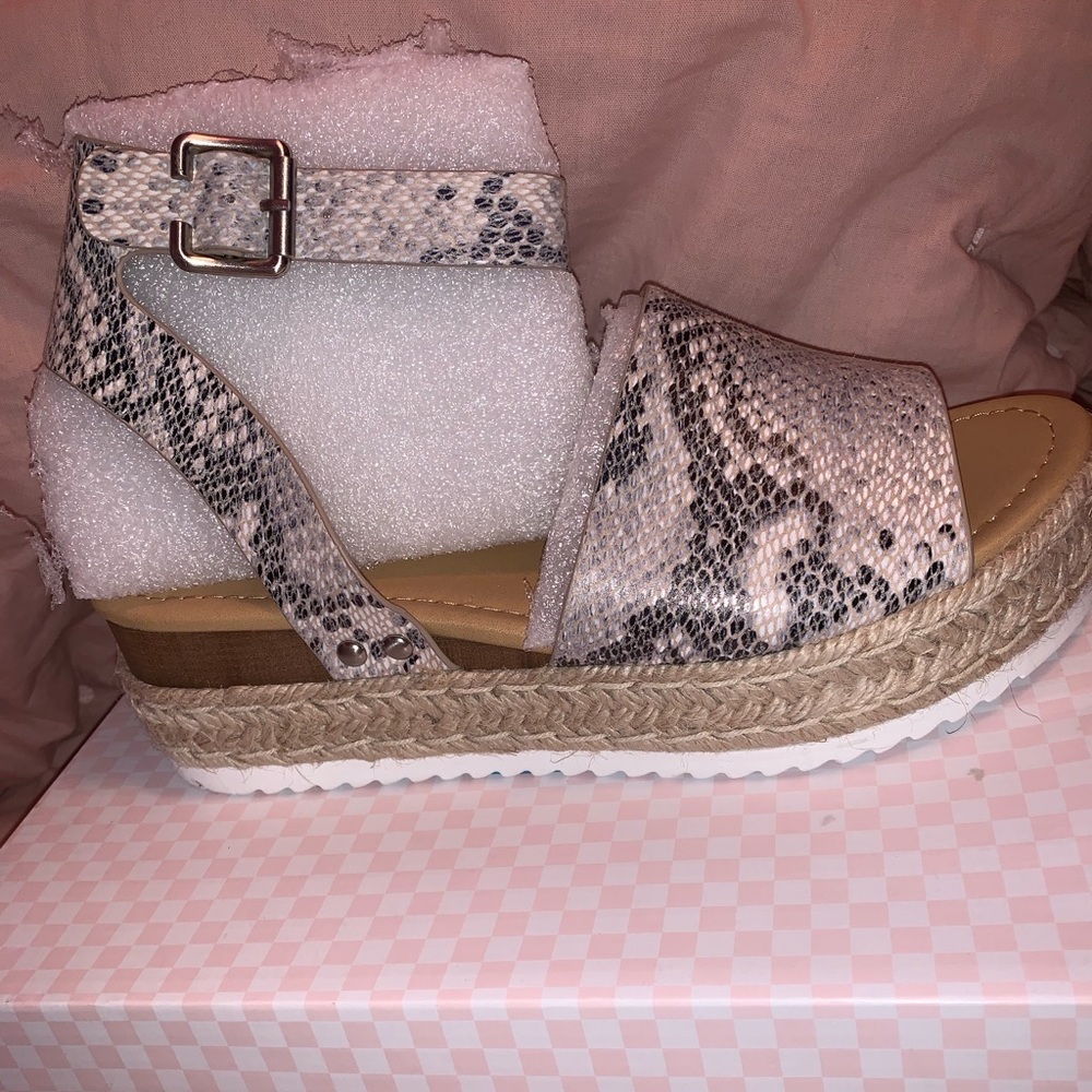 NWT! Platform Snakeskin Print Sandals